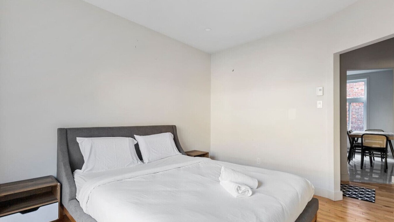 Photo of Bedroom in Cote-Des-Neiges—Notre-Dame-De-Grace