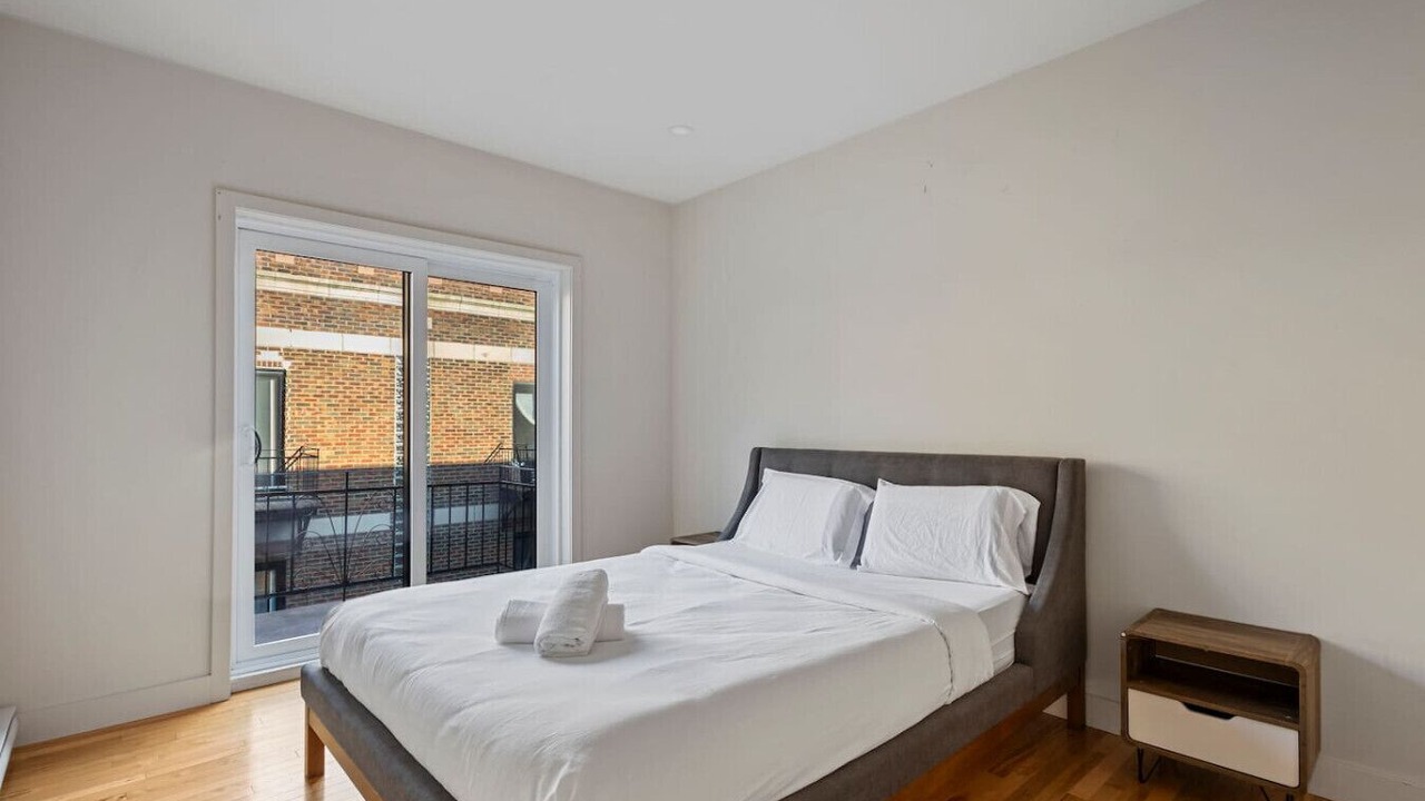Photo of Bedroom in Cote-Des-Neiges—Notre-Dame-De-Grace