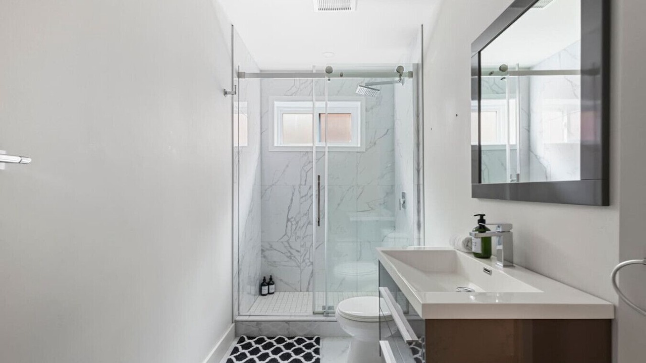 Photo of Bathroom in Cote-Des-Neiges—Notre-Dame-De-Grace