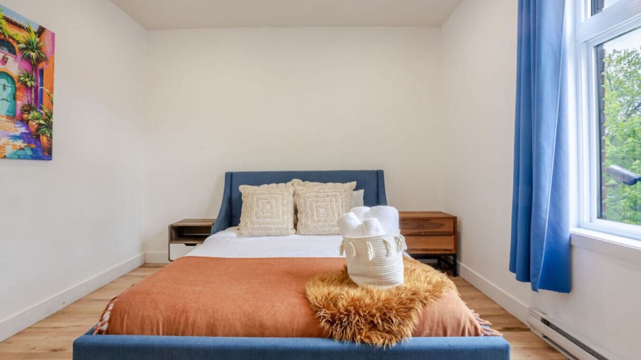 Photo of Bedroom in Cote-Des-Neiges—Notre-Dame-De-Grace