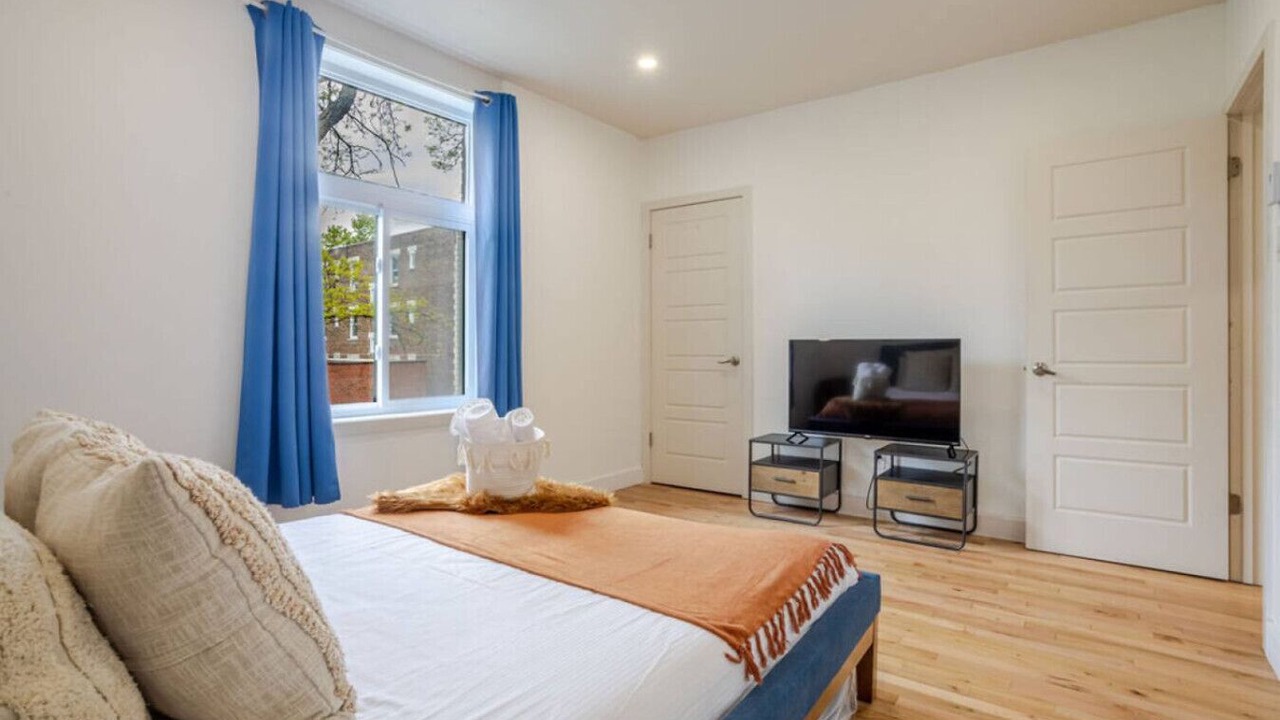 Photo of Bedroom in Cote-Des-Neiges—Notre-Dame-De-Grace
