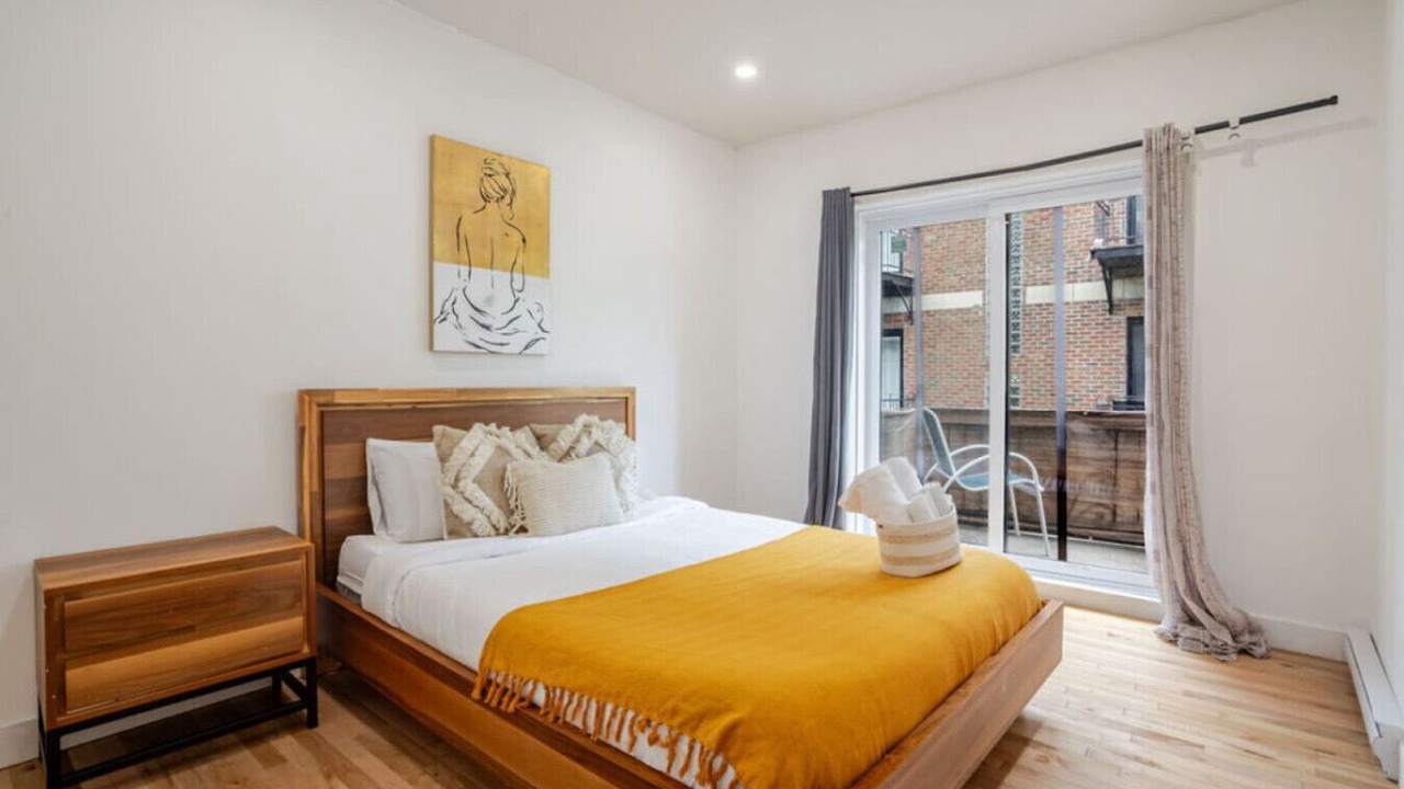 Photo of Bedroom in Cote-Des-Neiges—Notre-Dame-De-Grace
