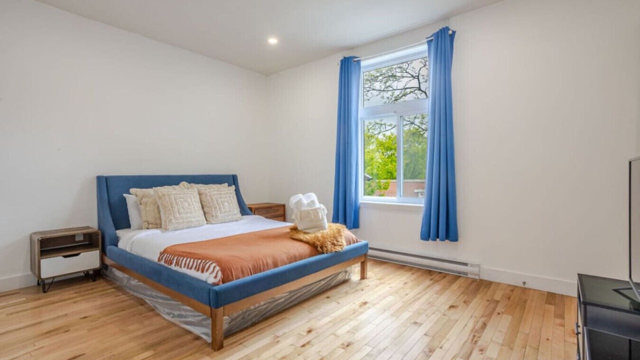 Photo of Bedroom in Cote-Des-Neiges—Notre-Dame-De-Grace