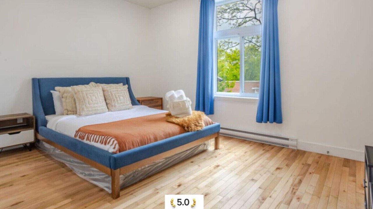 Photo of Bedroom in Cote-Des-Neiges—Notre-Dame-De-Grace