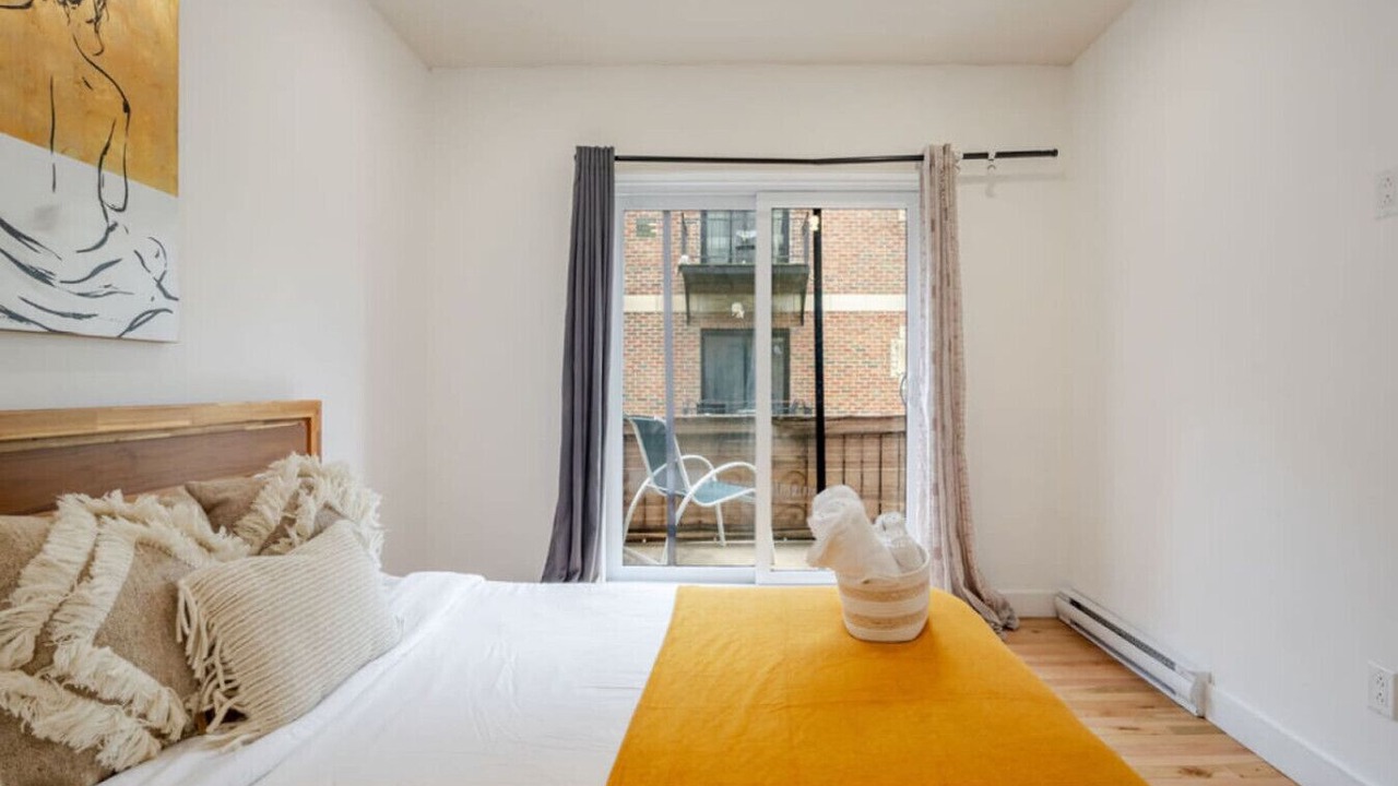 Photo of Bedroom in Cote-Des-Neiges—Notre-Dame-De-Grace