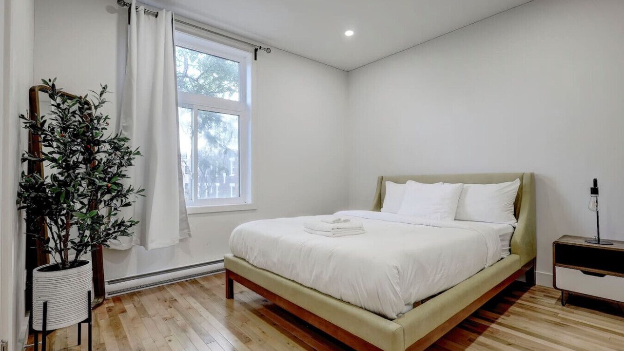 Photo of Bedroom in Cote-Des-Neiges—Notre-Dame-De-Grace