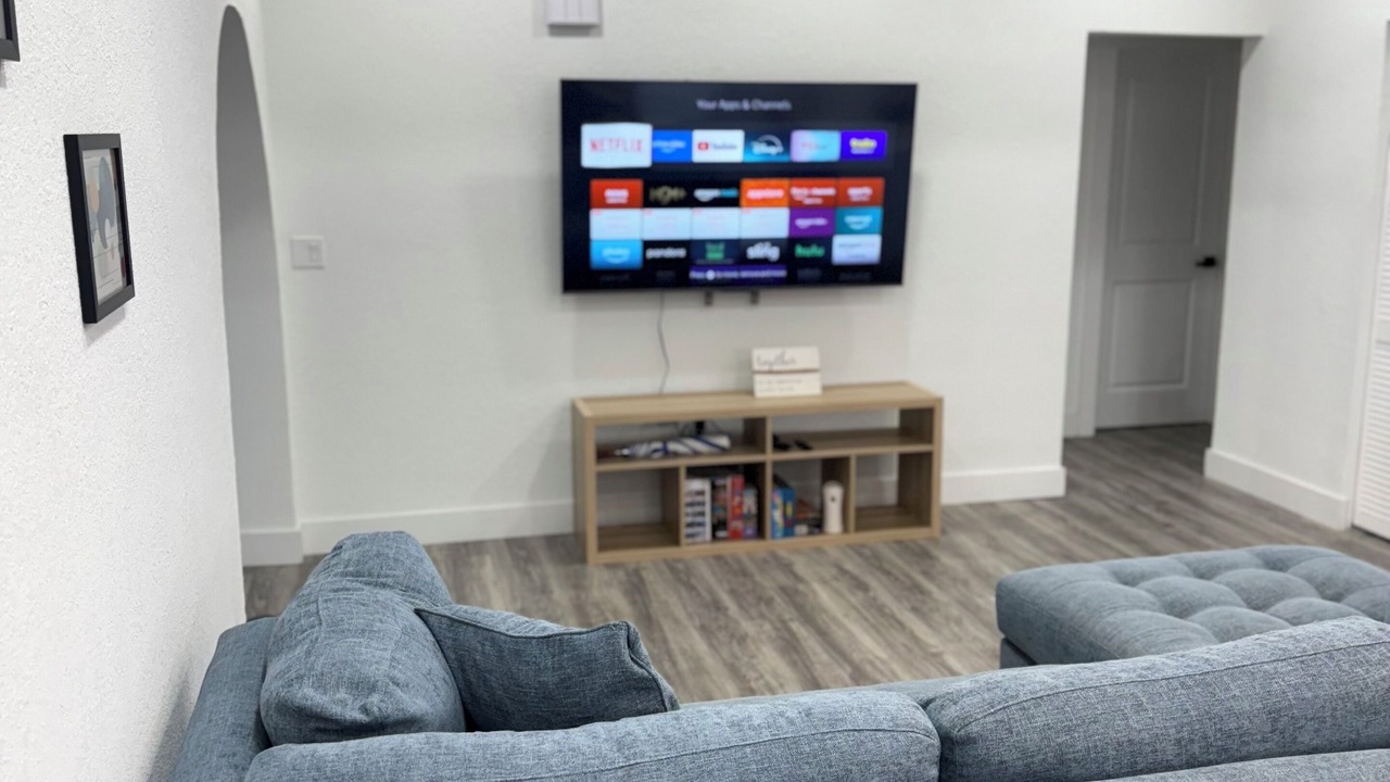 Photo of Livingroom in Edgewater