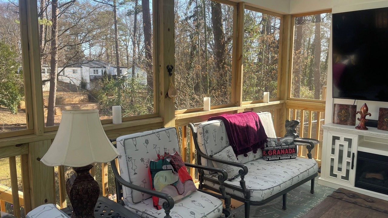 Photo of Livingroom in North Druid Hills