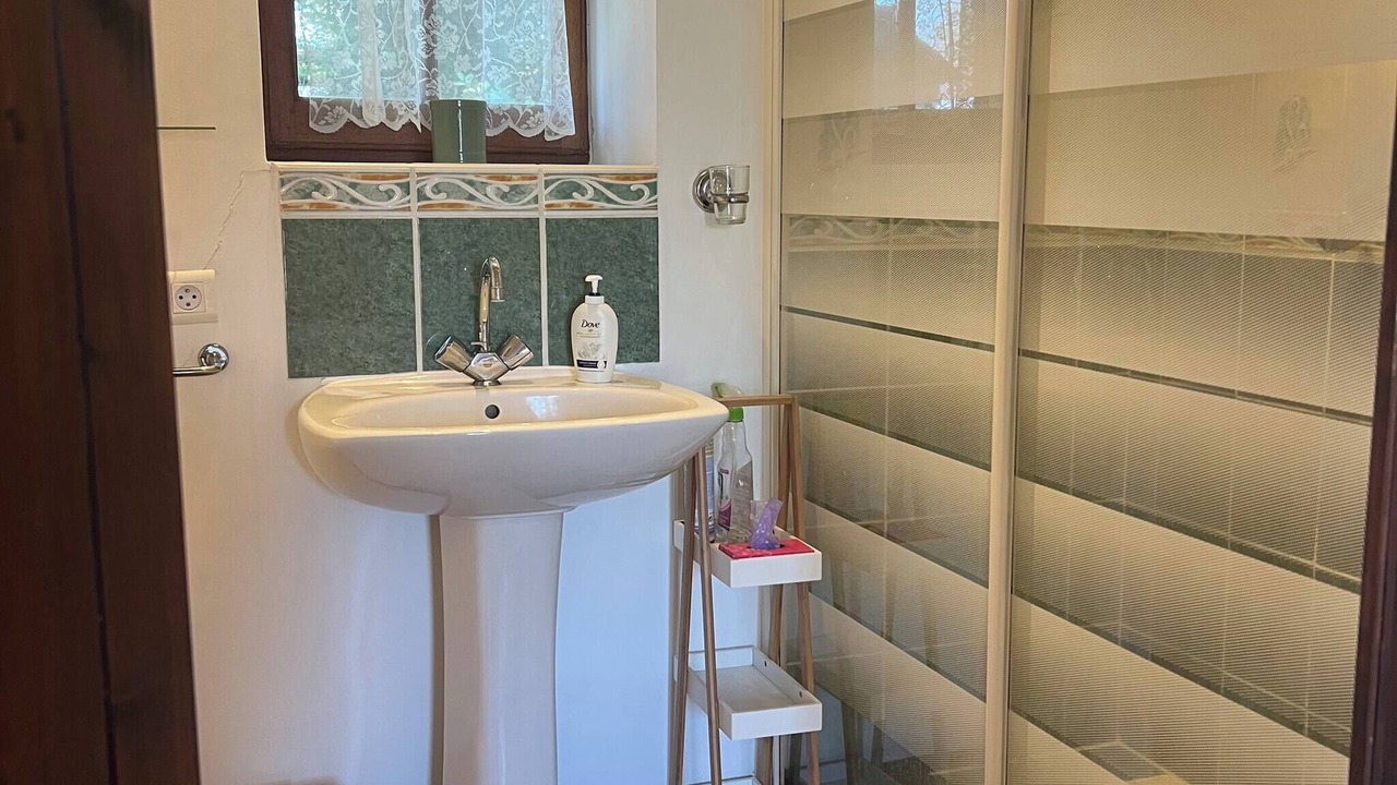 Photo of Bathroom in Le-Petit-Pressigny