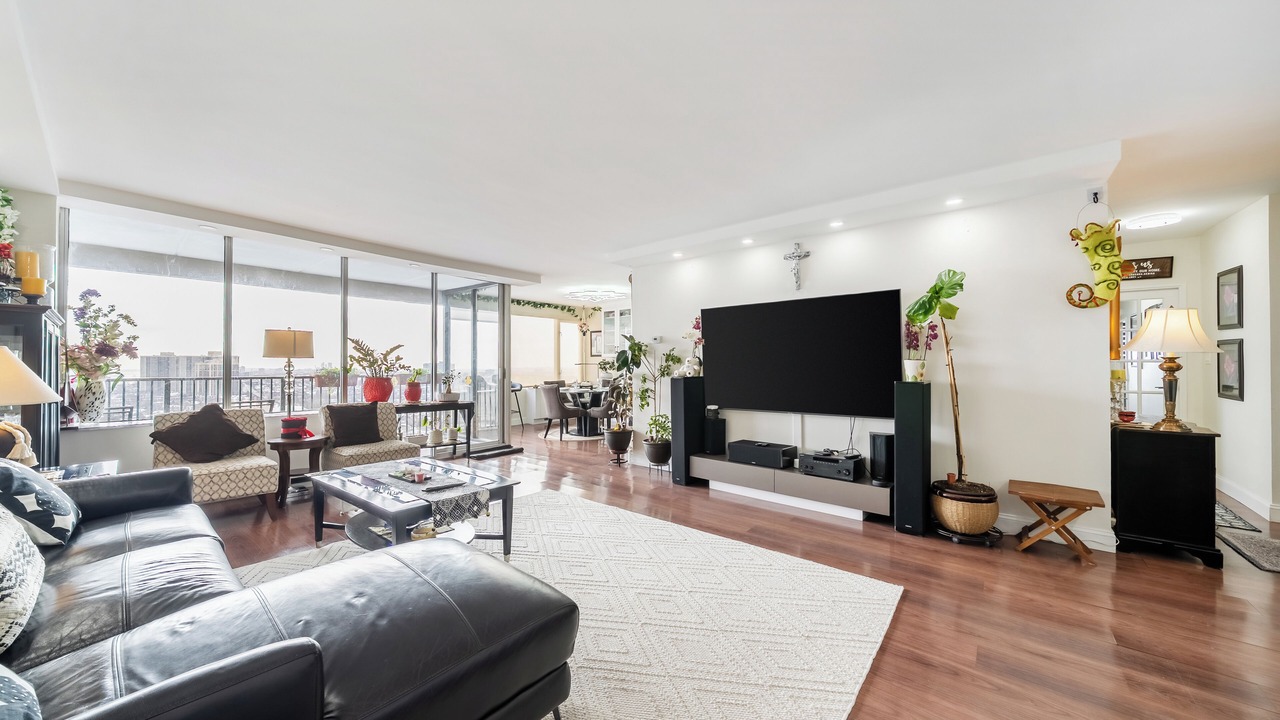 Photo of Livingroom in Fort Lee
