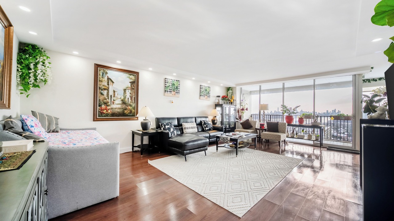 Photo of Livingroom in Fort Lee