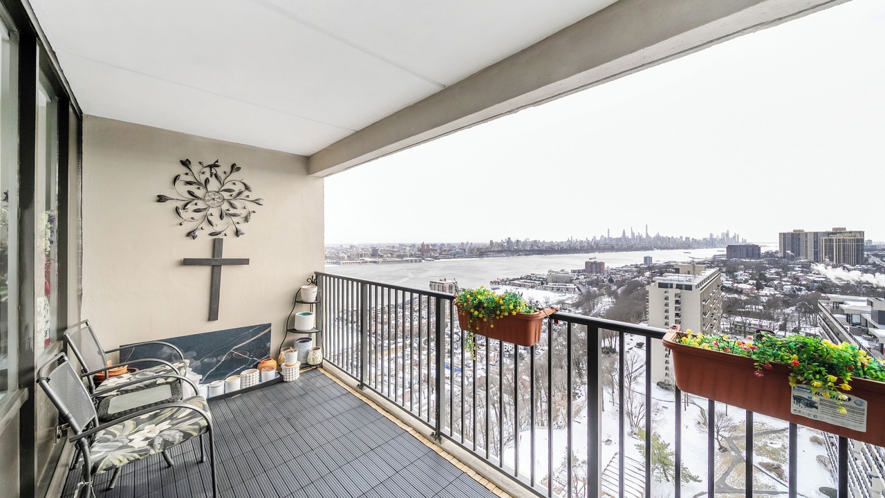Photo of Outdoor in Fort Lee
