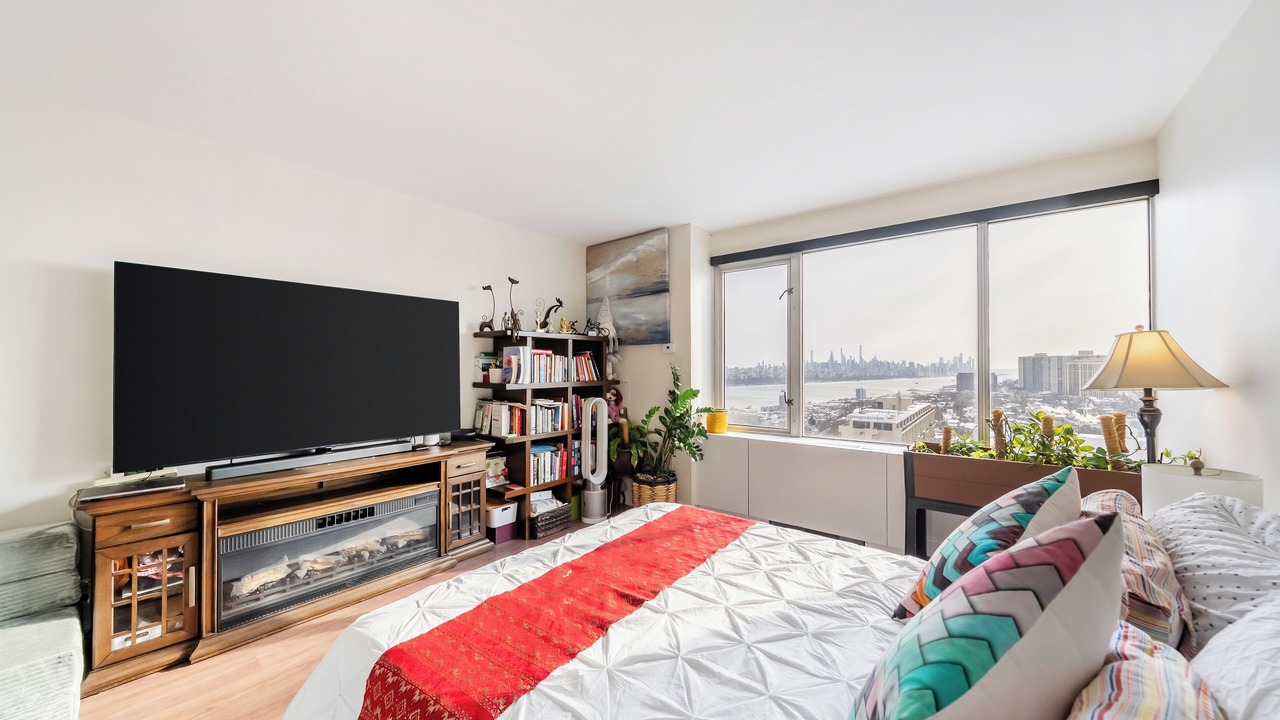 Photo of Bedroom in Fort Lee