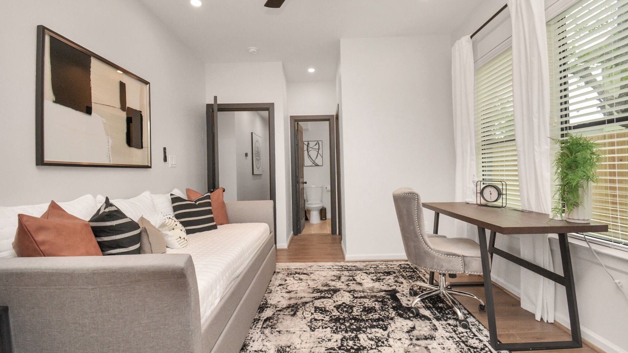 Photo of Livingroom in Greater East End