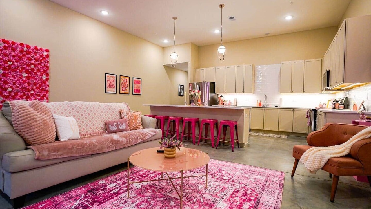 Photo of Livingroom in East Lawrence