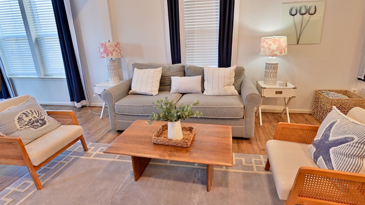 Photo of Livingroom in Bayside