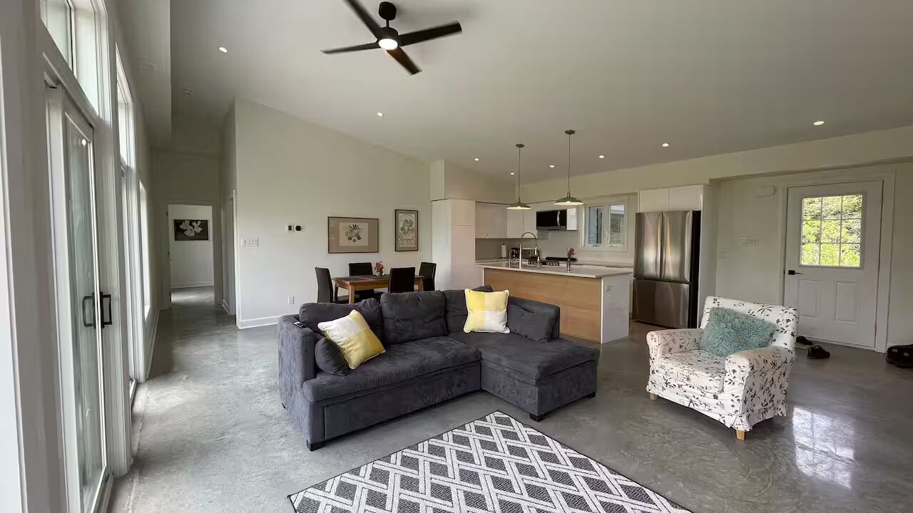 Photo of Livingroom in Montague