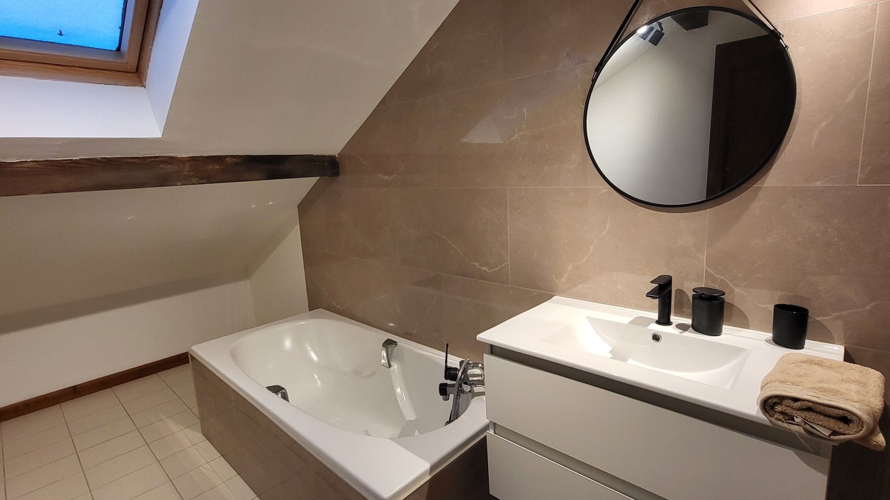 Photo of Bathroom in Evette-Salbert