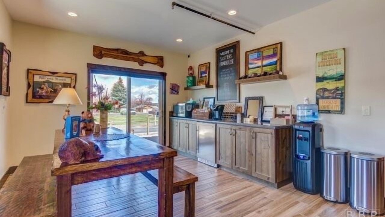 Photo of Others in Sisters