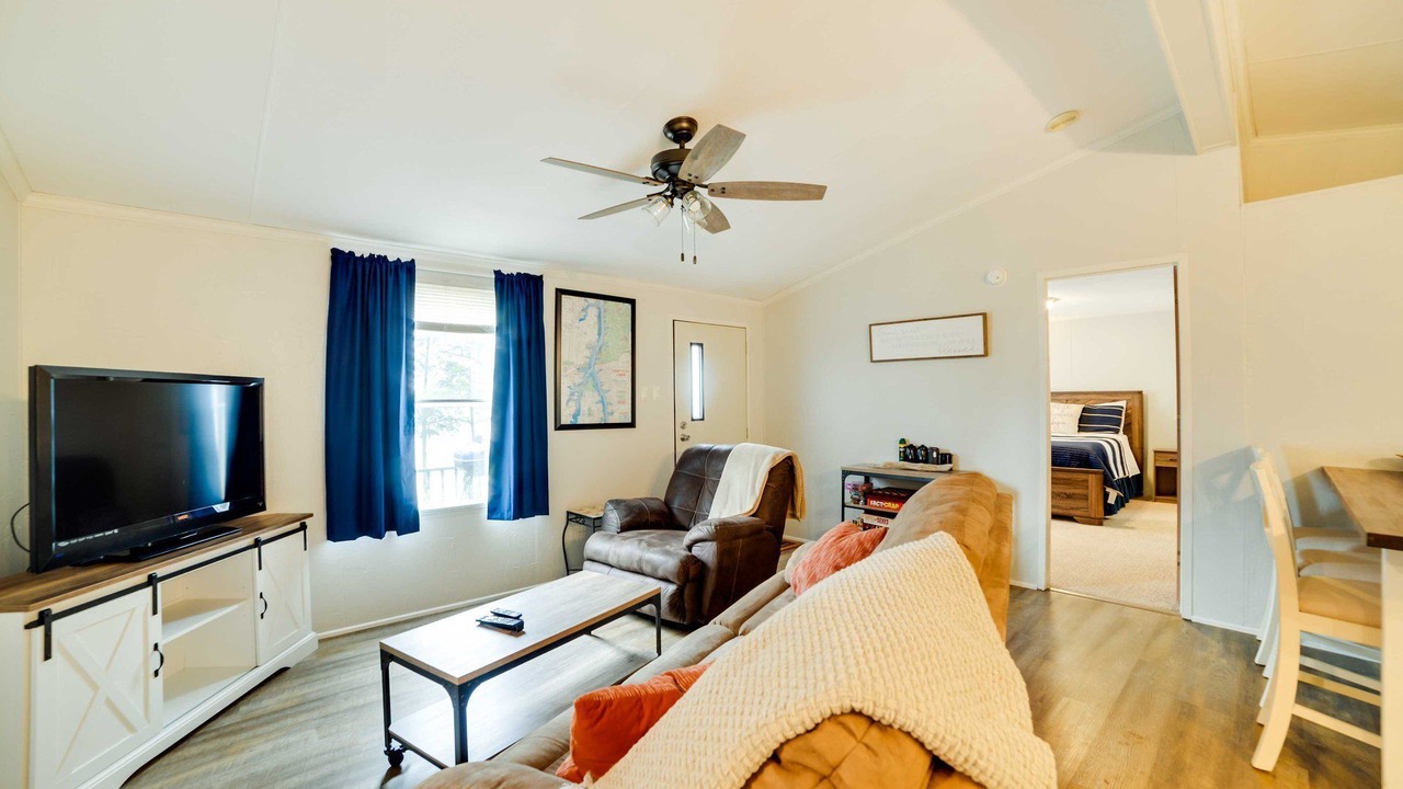 Photo of Livingroom in New Concord