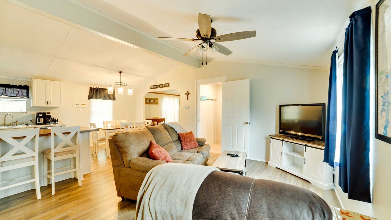 Photo of Livingroom in New Concord