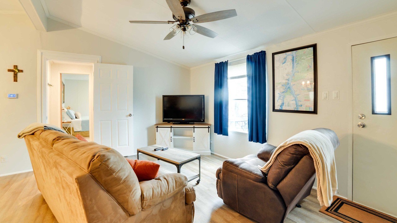 Photo of Livingroom in New Concord