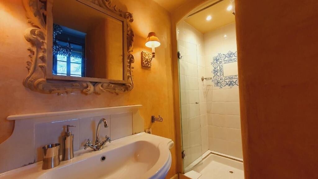 Photo of Bathroom in Junas