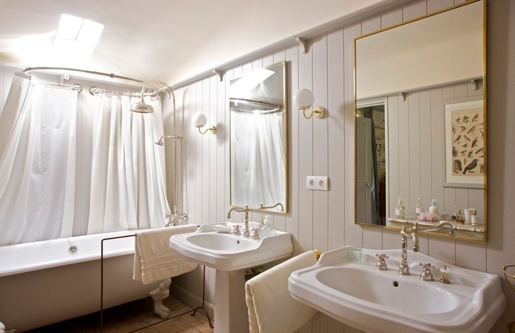 Photo of Bathroom in Junas