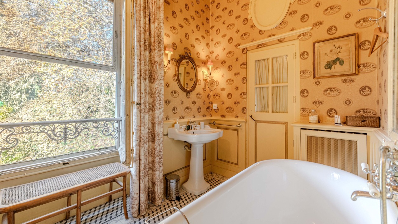 Photo of Bathroom in Junas