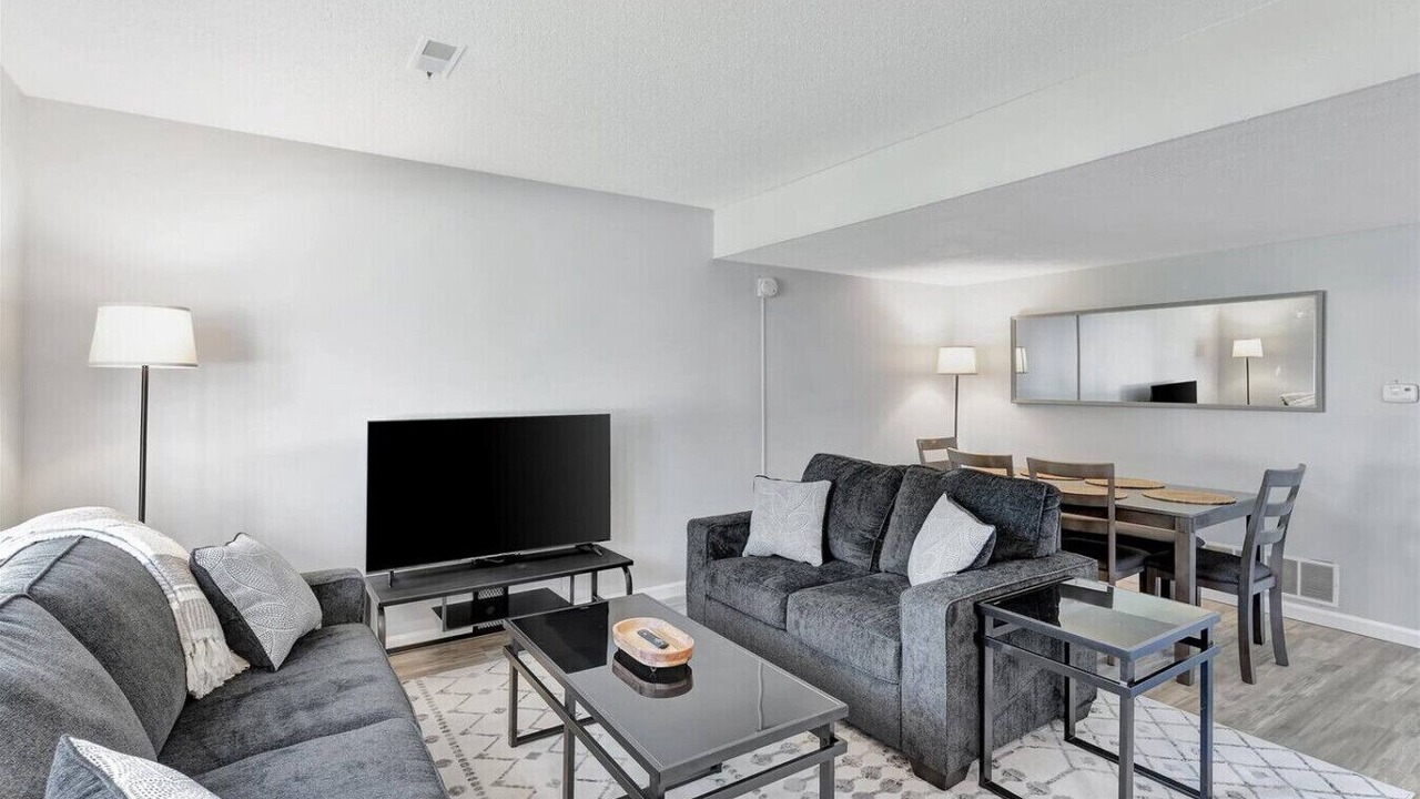 Photo of Livingroom in Champaign