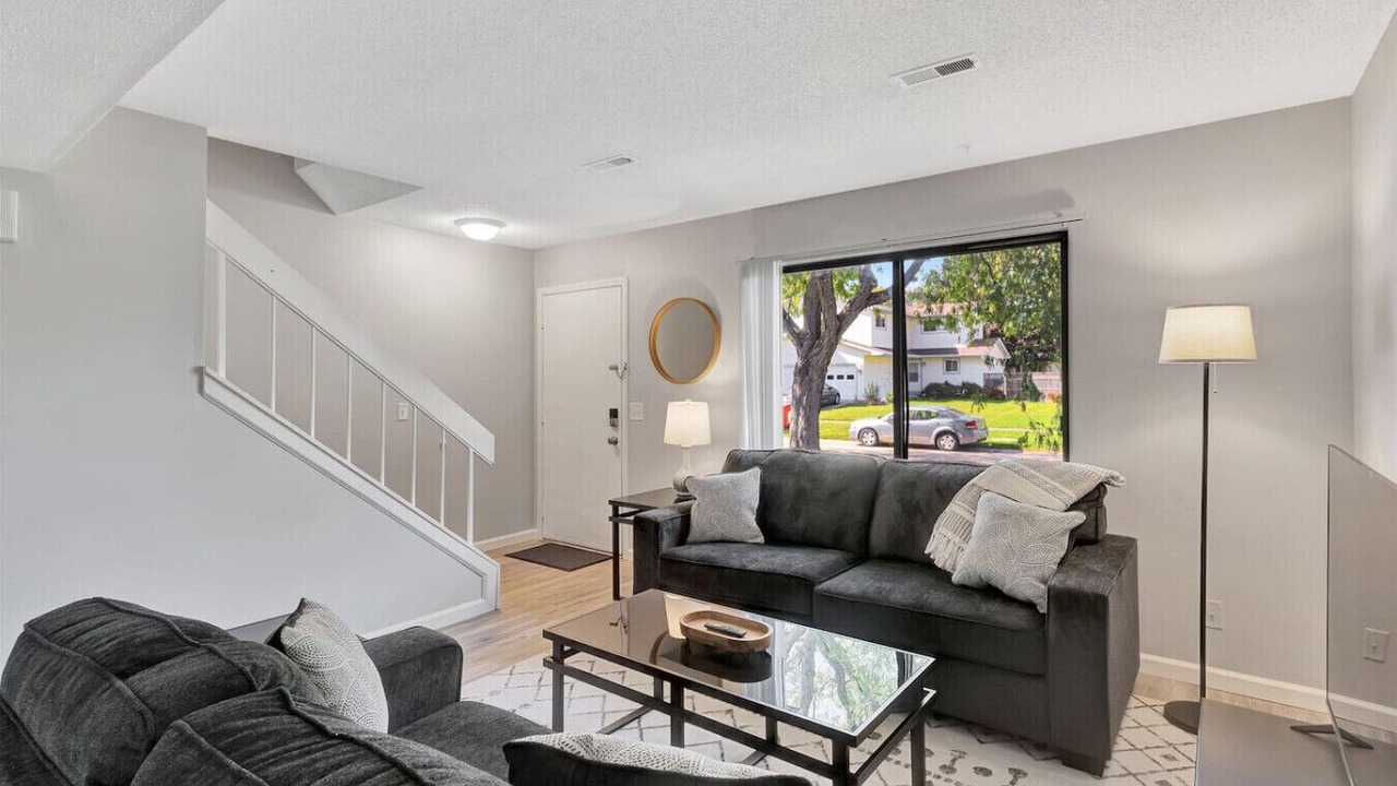 Photo of Livingroom in Champaign