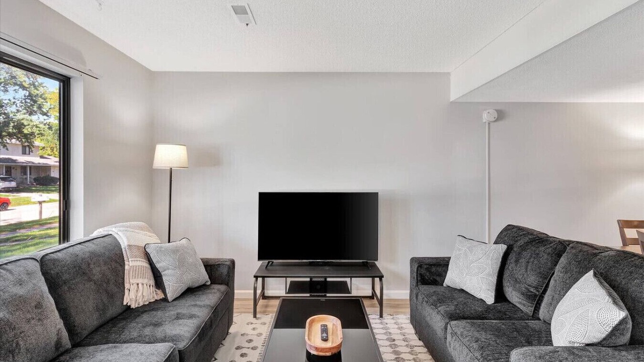 Photo of Livingroom in Champaign