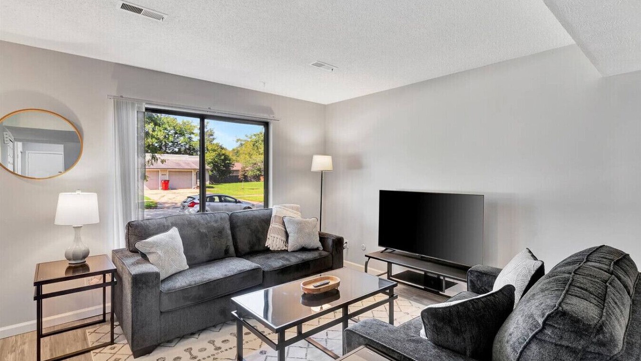Photo of Livingroom in Champaign