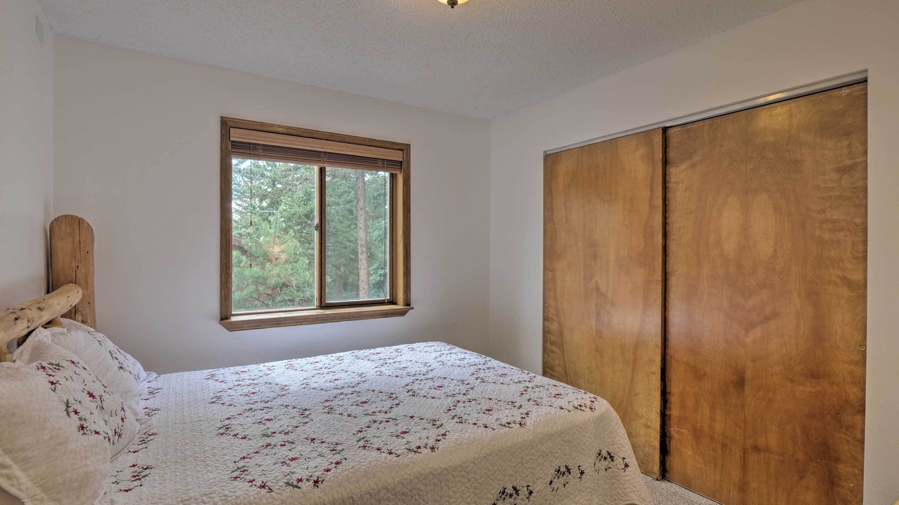Photo of Bedroom in Woodland Park