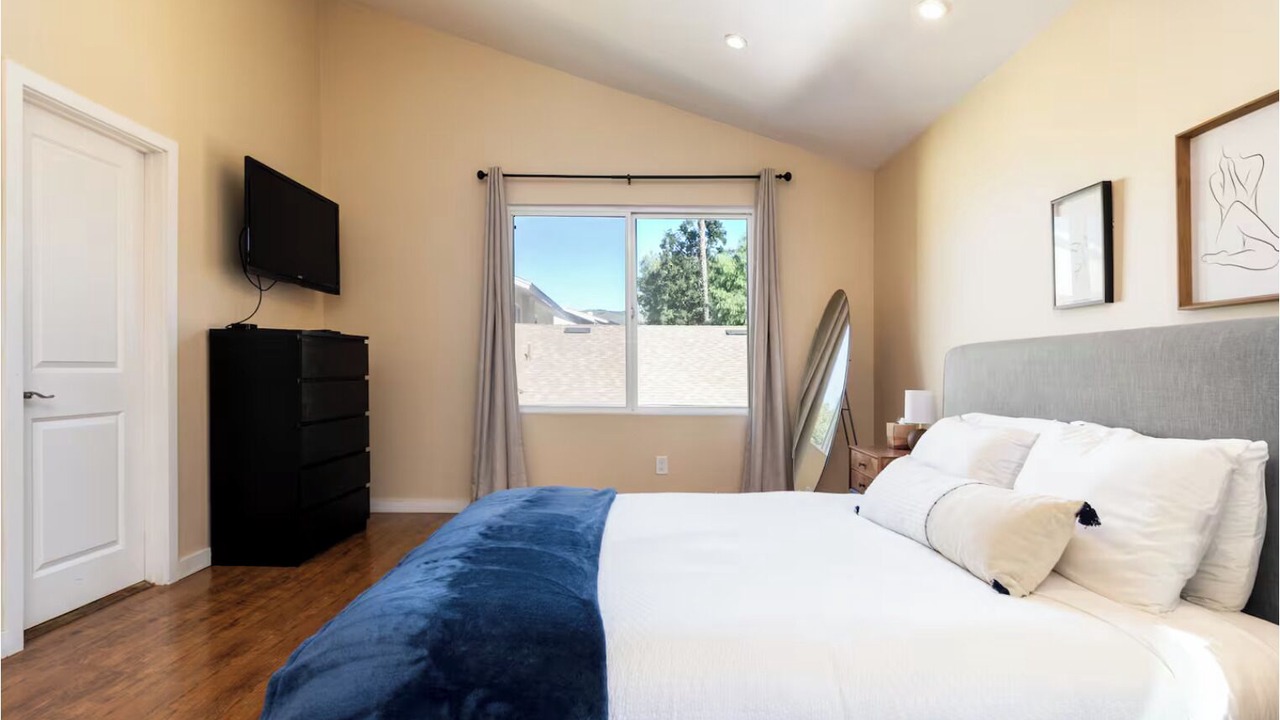 Photo of Bedroom in Agoura Hills