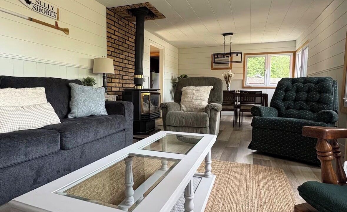Photo of Livingroom in Dysart et al