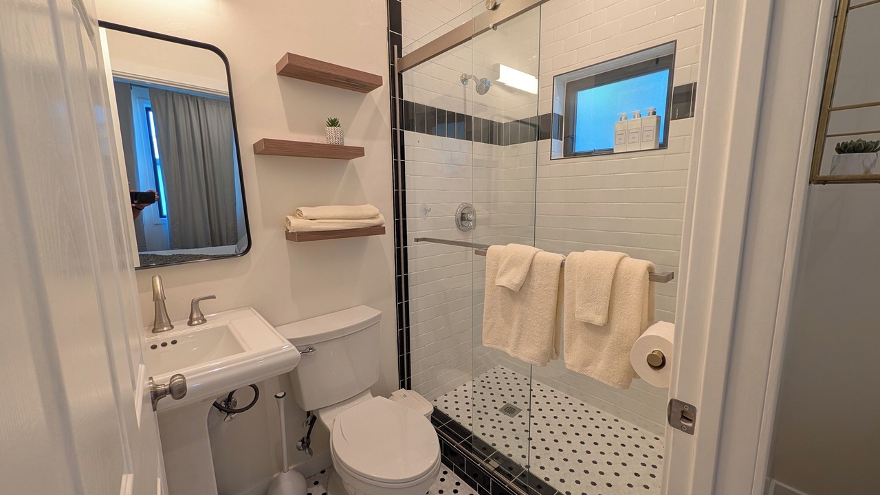 Photo of Bathroom in Alamitos Beach