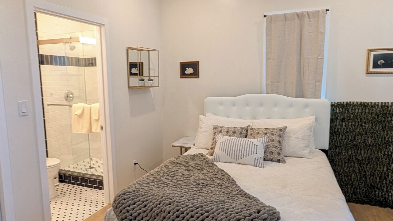 Photo of Bedroom in Alamitos Beach