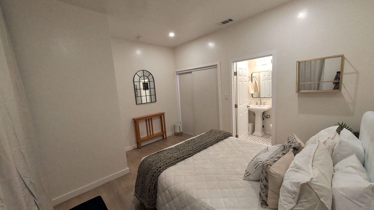 Photo of Bedroom in Alamitos Beach