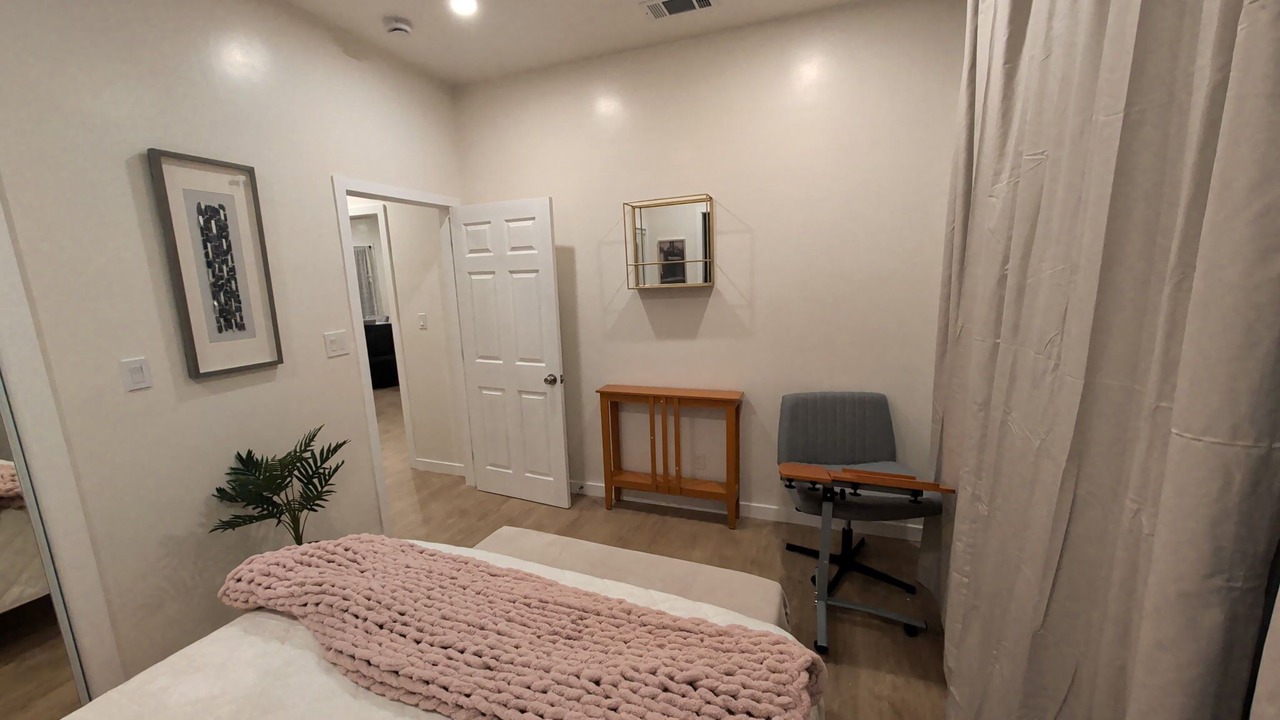 Photo of Bedroom in Alamitos Beach