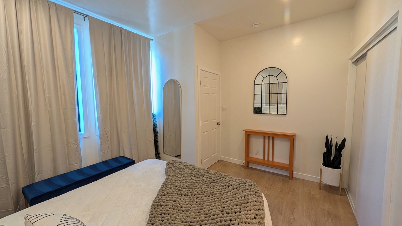Photo of Bedroom in Alamitos Beach