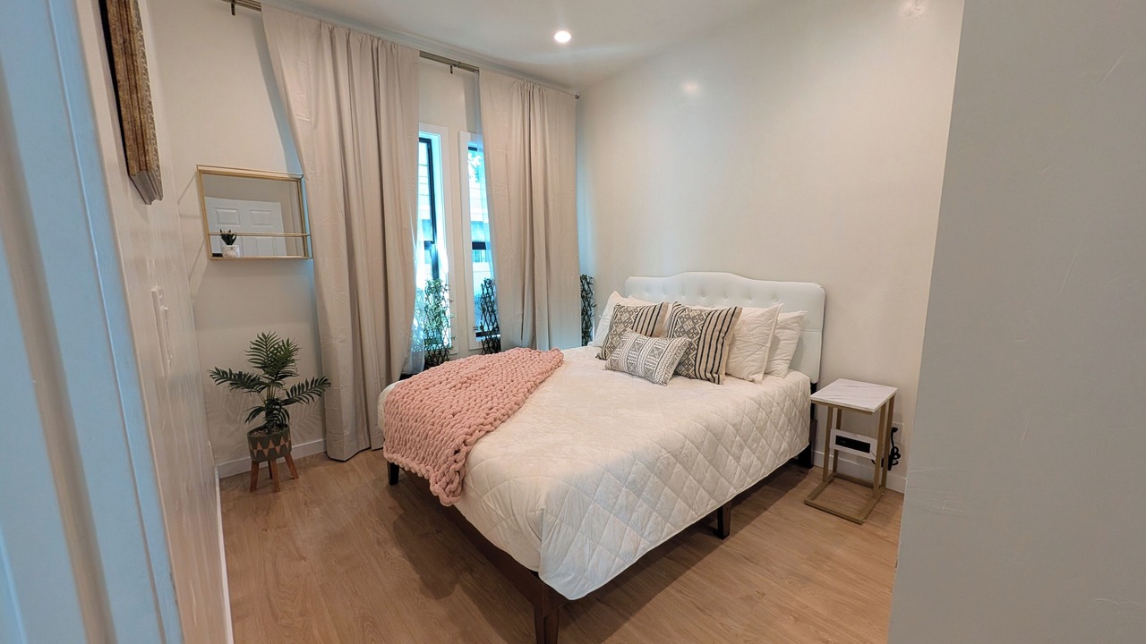Photo of Bedroom in Alamitos Beach