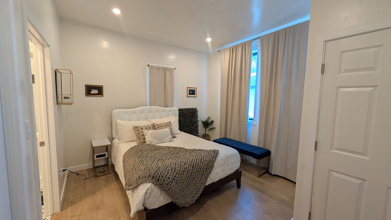 Photo of Bedroom in Alamitos Beach
