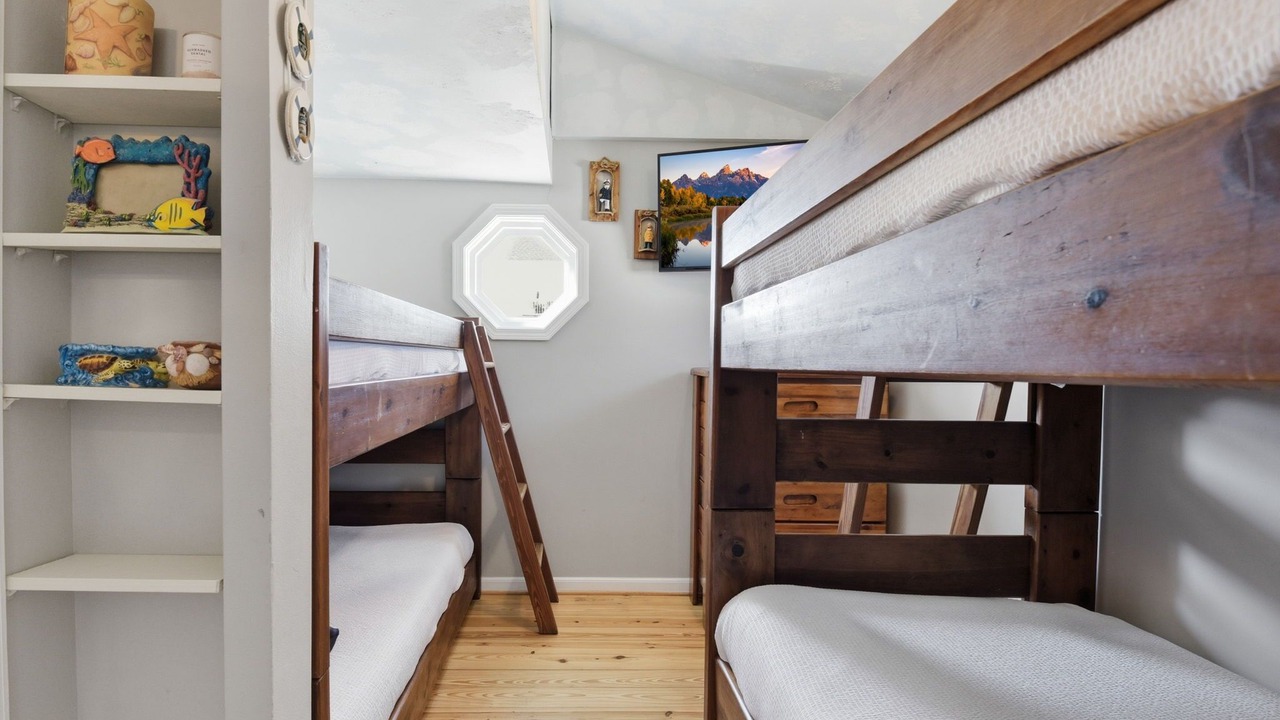 Photo of Bedroom in Pirates Beach West