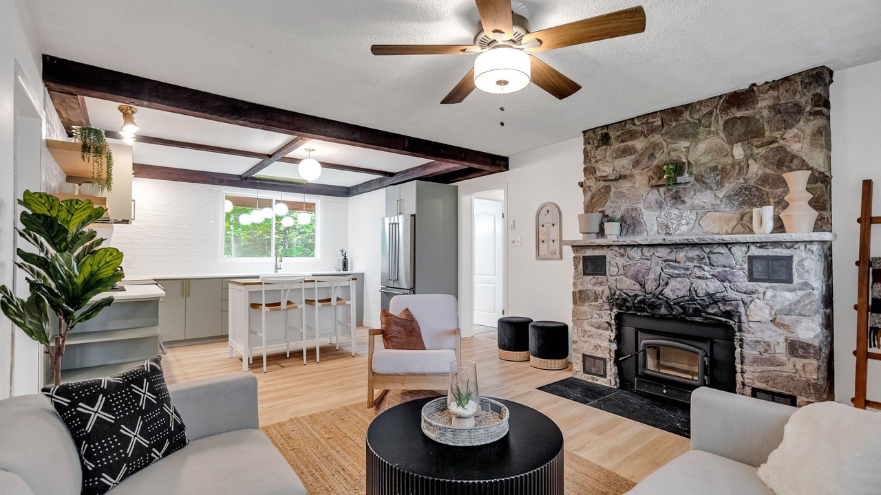 Photo of Livingroom in Val-des-Monts
