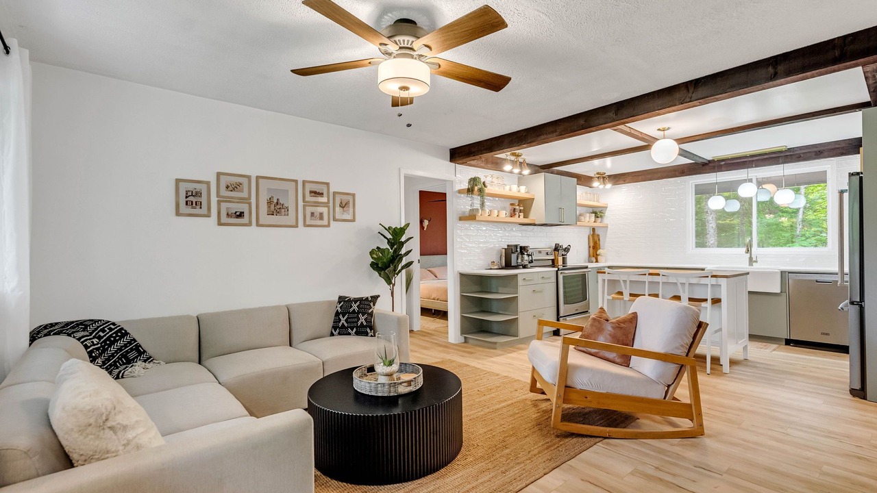 Photo of Livingroom in Val-des-Monts