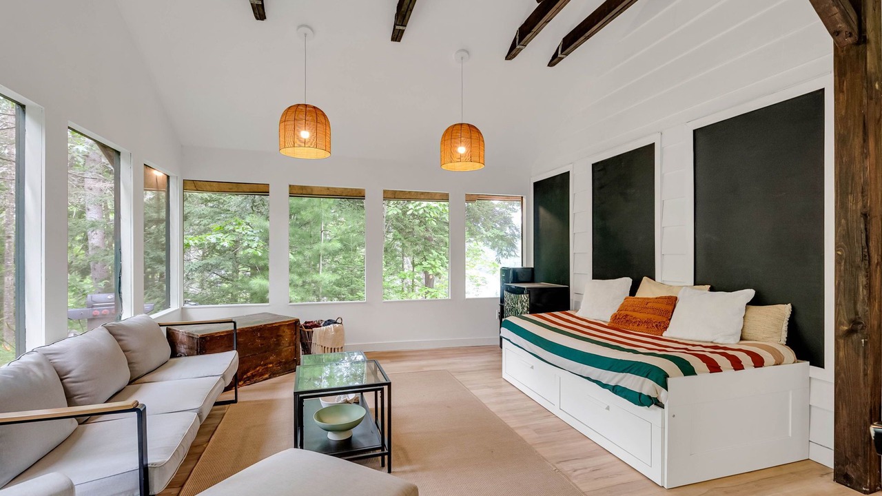 Photo of Livingroom in Val-des-Monts
