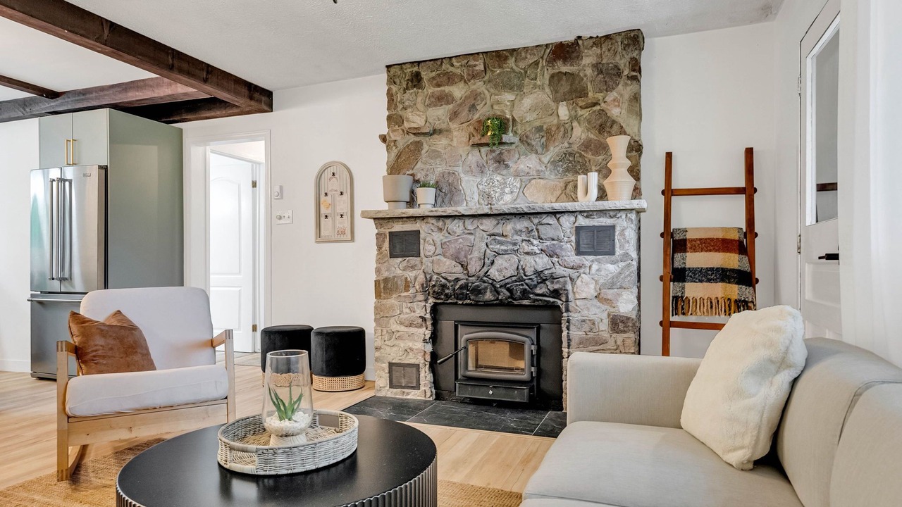 Photo of Livingroom in Val-des-Monts