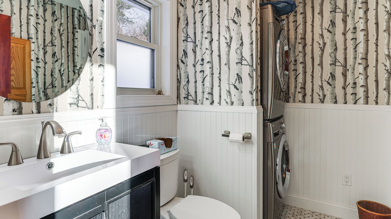 Photo of Bathroom in Putnam Station