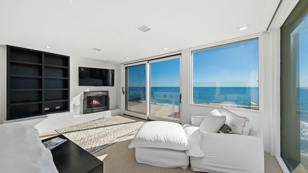 Photo of Livingroom in Central Malibu